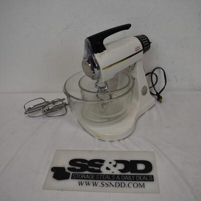 Sunbeam Mixmaster Blender An American Classic with Attachments, 2 Glass Bowls