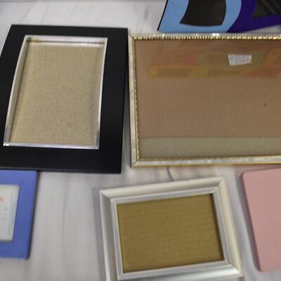 17 Pictures Frames, Assorted Sizes, Funky Magnetic Frame