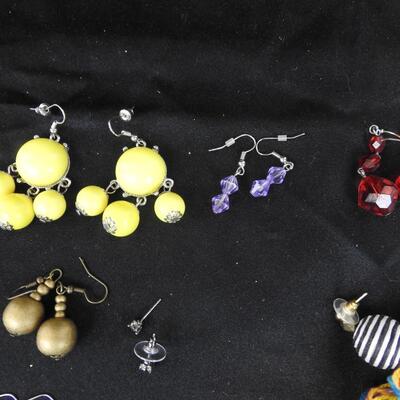 21 pc Jewelry: Costume Jewelry, Assorted Earrings and 2 Pins