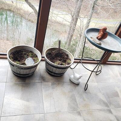 Planters & Yard Decor