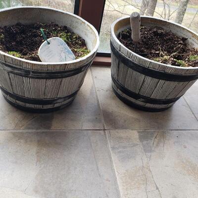 Planters & Yard Decor