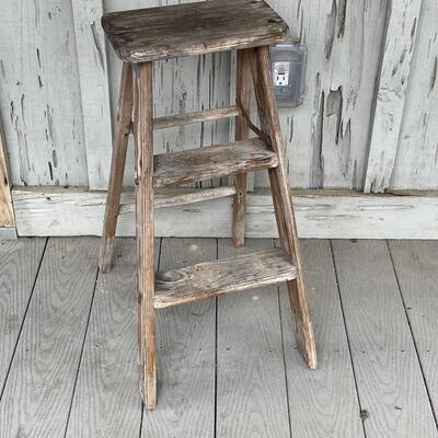 Very Old Wood Ladder ~ *See Details
