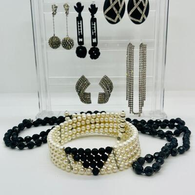Lot 7: Vintage Art Deco Inspired Jewelry Lot