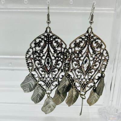 Lot 10: Vintage Dangle Pierced Earrings