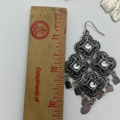 Lot 10: Vintage Dangle Pierced Earrings