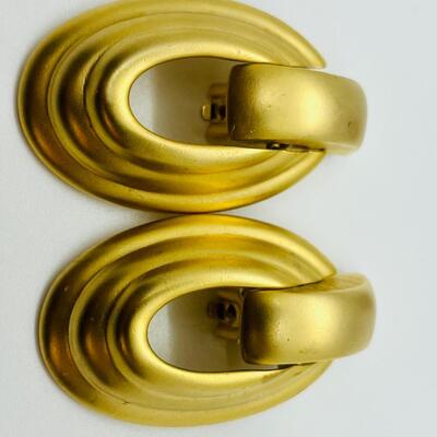 Lot 17: Vintage Goldtone Chunky Clip-on Earrings