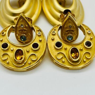 Lot 17: Vintage Goldtone Chunky Clip-on Earrings