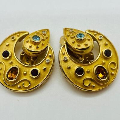 Lot 17: Vintage Goldtone Chunky Clip-on Earrings