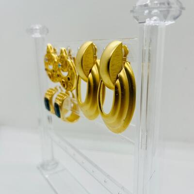Lot 17: Vintage Goldtone Chunky Clip-on Earrings