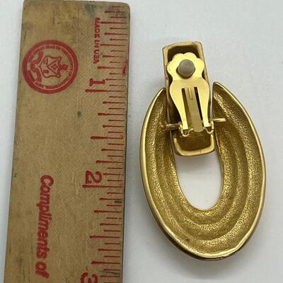 Lot 17: Vintage Goldtone Chunky Clip-on Earrings