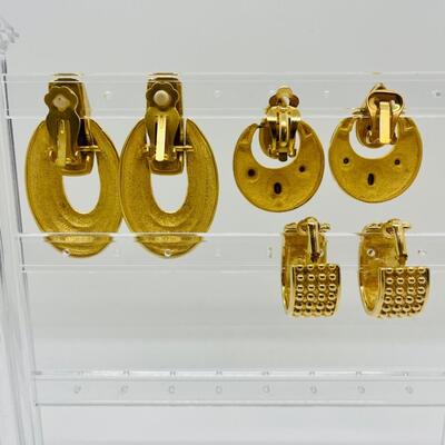 Lot 17: Vintage Goldtone Chunky Clip-on Earrings