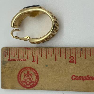 Lot 17: Vintage Goldtone Chunky Clip-on Earrings