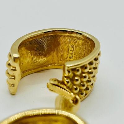 Lot 17: Vintage Goldtone Chunky Clip-on Earrings