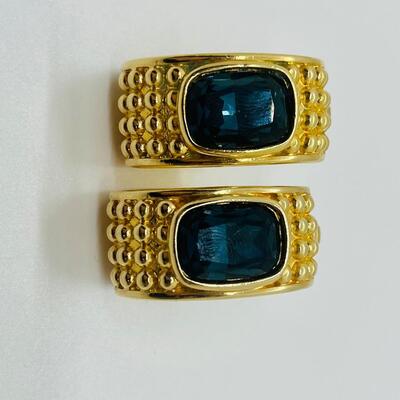 Lot 17: Vintage Goldtone Chunky Clip-on Earrings