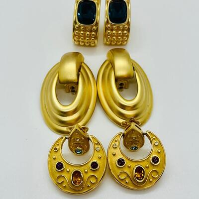 Lot 17: Vintage Goldtone Chunky Clip-on Earrings