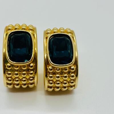 Lot 17: Vintage Goldtone Chunky Clip-on Earrings