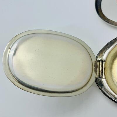 Lot 22: Vintage Sterling Silver Compact Engraved letter M