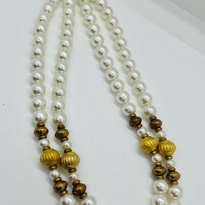 Lot 24: Vintage Faux Pearl Chunky Costume Jewelry Set