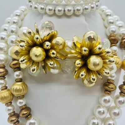 Lot 24: Vintage Faux Pearl Chunky Costume Jewelry Set