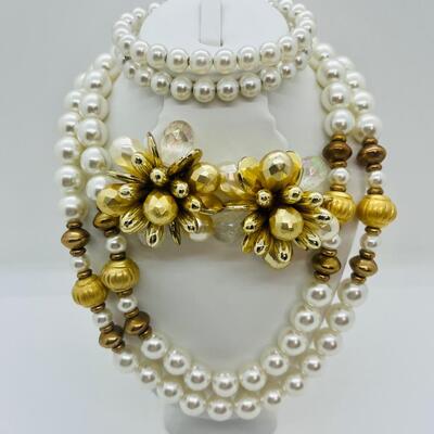 Lot 24: Vintage Faux Pearl Chunky Costume Jewelry Set