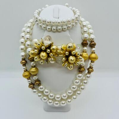 Lot 24: Vintage Faux Pearl Chunky Costume Jewelry Set