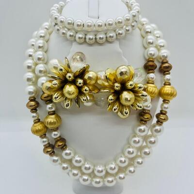 Lot 24: Vintage Faux Pearl Chunky Costume Jewelry Set