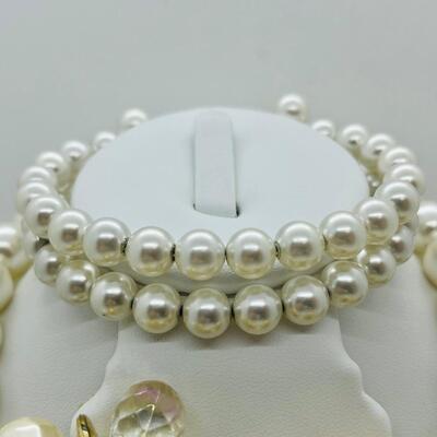 Lot 24: Vintage Faux Pearl Chunky Costume Jewelry Set