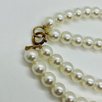 Lot 24: Vintage Faux Pearl Chunky Costume Jewelry Set