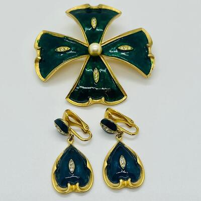 Lot 27: Vintage Marvella Green Enamel Maltese Cross & Rhinestone Brooch w/ Clip-on Earrings