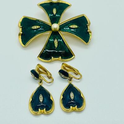 Lot 27: Vintage Marvella Green Enamel Maltese Cross & Rhinestone Brooch w/ Clip-on Earrings