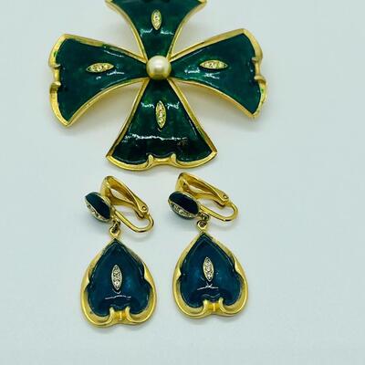 Lot 27: Vintage Marvella Green Enamel Maltese Cross & Rhinestone Brooch w/ Clip-on Earrings