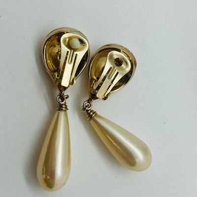 Lot 28: Pearl Designed Lot: 1928, Monet and More (Vintage & Modern Jewelry)