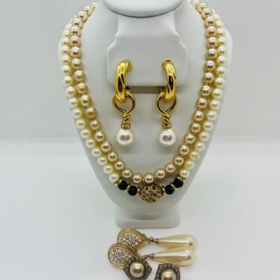 Lot 28: Pearl Designed Lot: 1928, Monet and More (Vintage & Modern Jewelry)