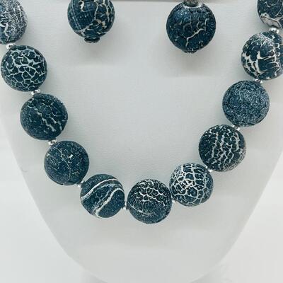 Lot 30: Blue/Grey Beaded Necklace and Pierced Earring Set