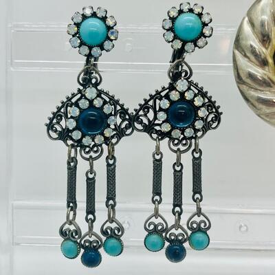 Lot 32: Vintage Silvertone and Beaded Earrings