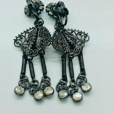 Lot 32: Vintage Silvertone and Beaded Earrings