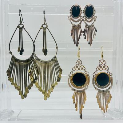 Lot 33: Fun Vintage Goldtone and Black Dangle Earrings