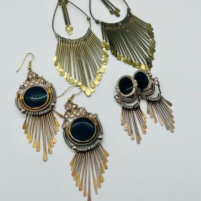Lot 33: Fun Vintage Goldtone and Black Dangle Earrings