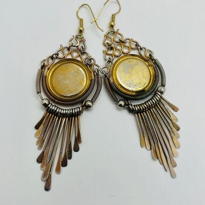 Lot 33: Fun Vintage Goldtone and Black Dangle Earrings
