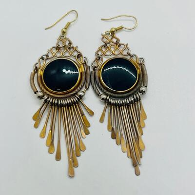 Lot 33: Fun Vintage Goldtone and Black Dangle Earrings