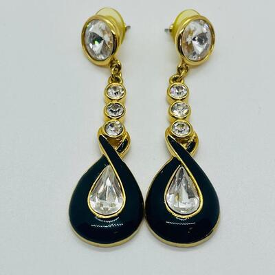 Lot 35: Chunky Fashion Pierced Earrings