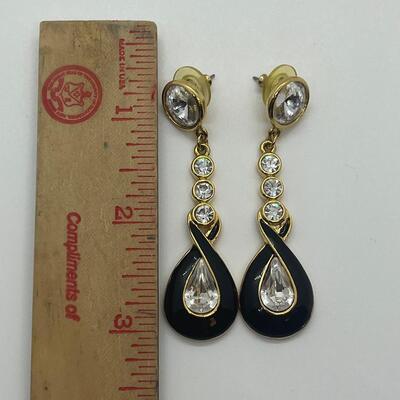 Lot 35: Chunky Fashion Pierced Earrings