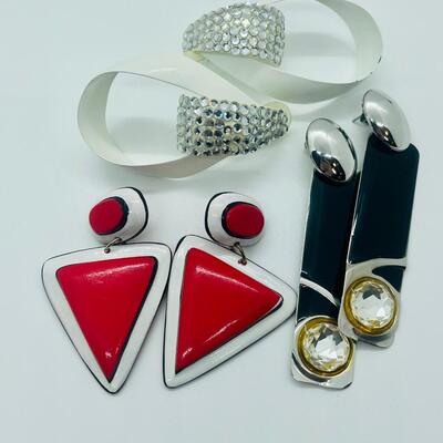 Lot 39: Funky, 90's Style Dangle Earrings