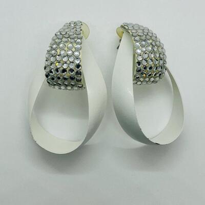 Lot 39: Funky, 90's Style Dangle Earrings
