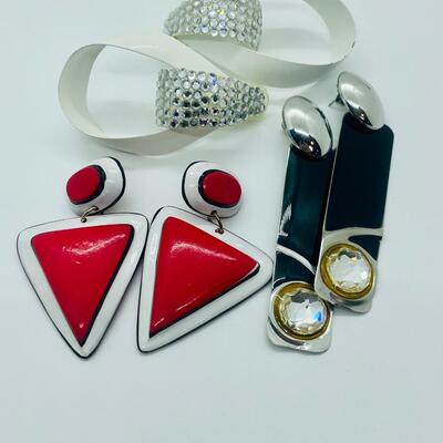 Lot 39: Funky, 90's Style Dangle Earrings