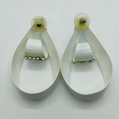 Lot 39: Funky, 90's Style Dangle Earrings