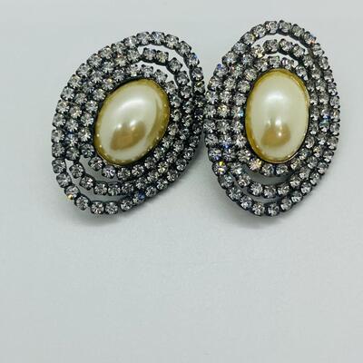 Lot 40: Silvertone and Faux Pearl Earrings