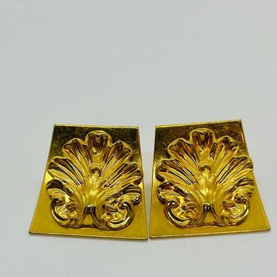 Lot 49: Costume Goldtone Pierced Earrings