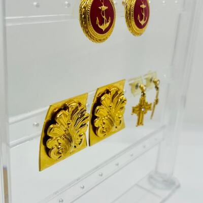 Lot 49: Costume Goldtone Pierced Earrings
