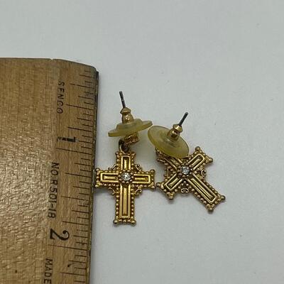 Lot 49: Costume Goldtone Pierced Earrings
